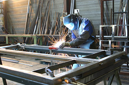 Trabajo del metal, motores, bombas, máquinas herramienta, metal y contratistas de mecanizado de plástico ...